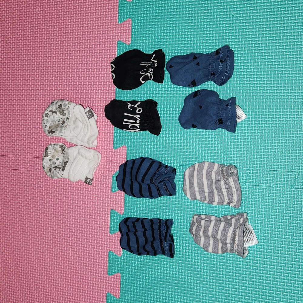 5 pairs of baby mittens (to prevent scratching their face), like new